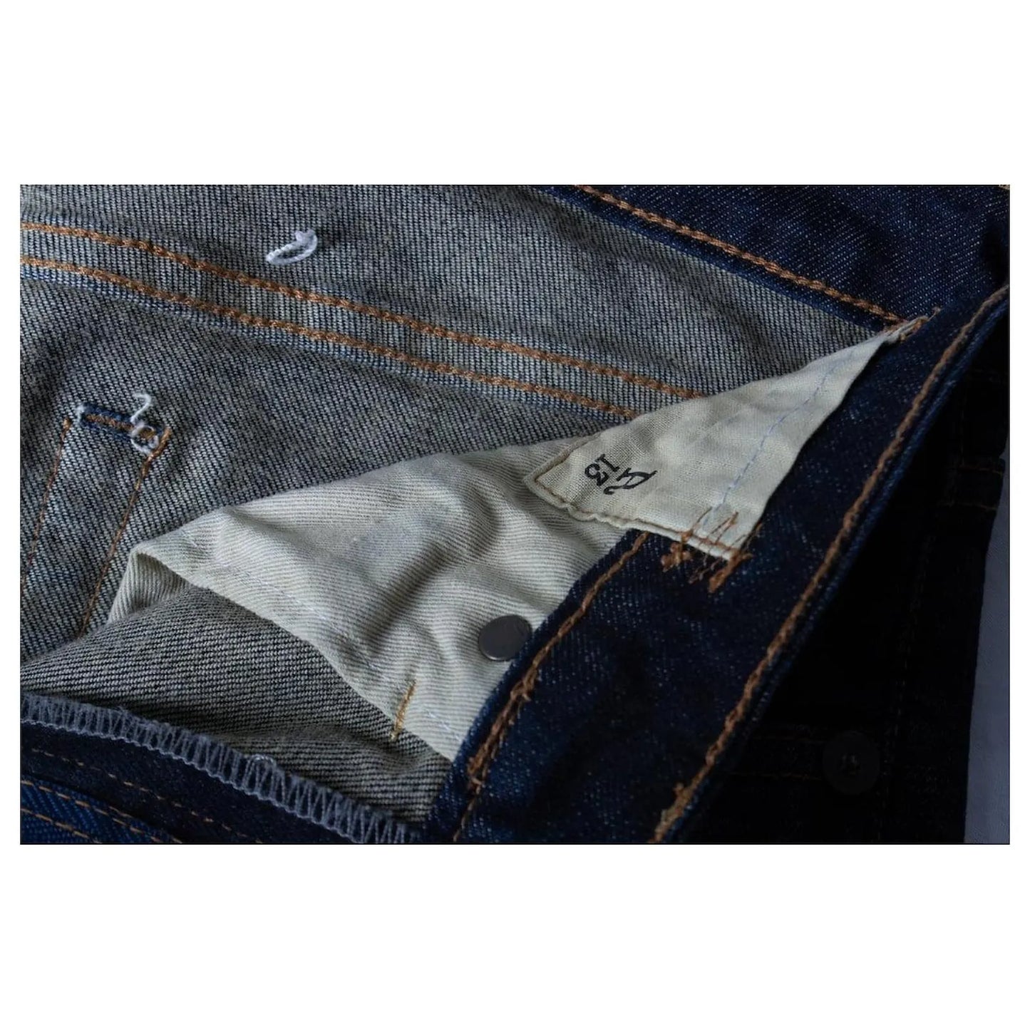 Jeans Kick Fit in Avery Indigo