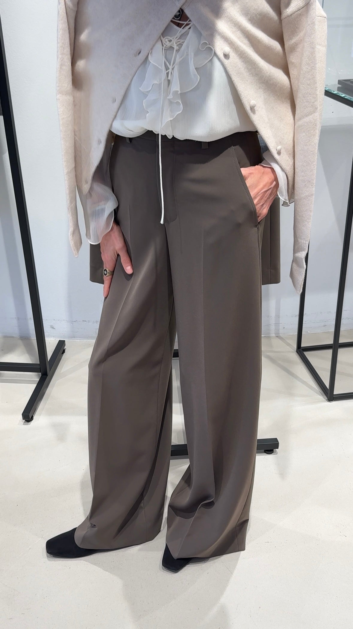 Hose Ivon Fluid Cade in Taupe