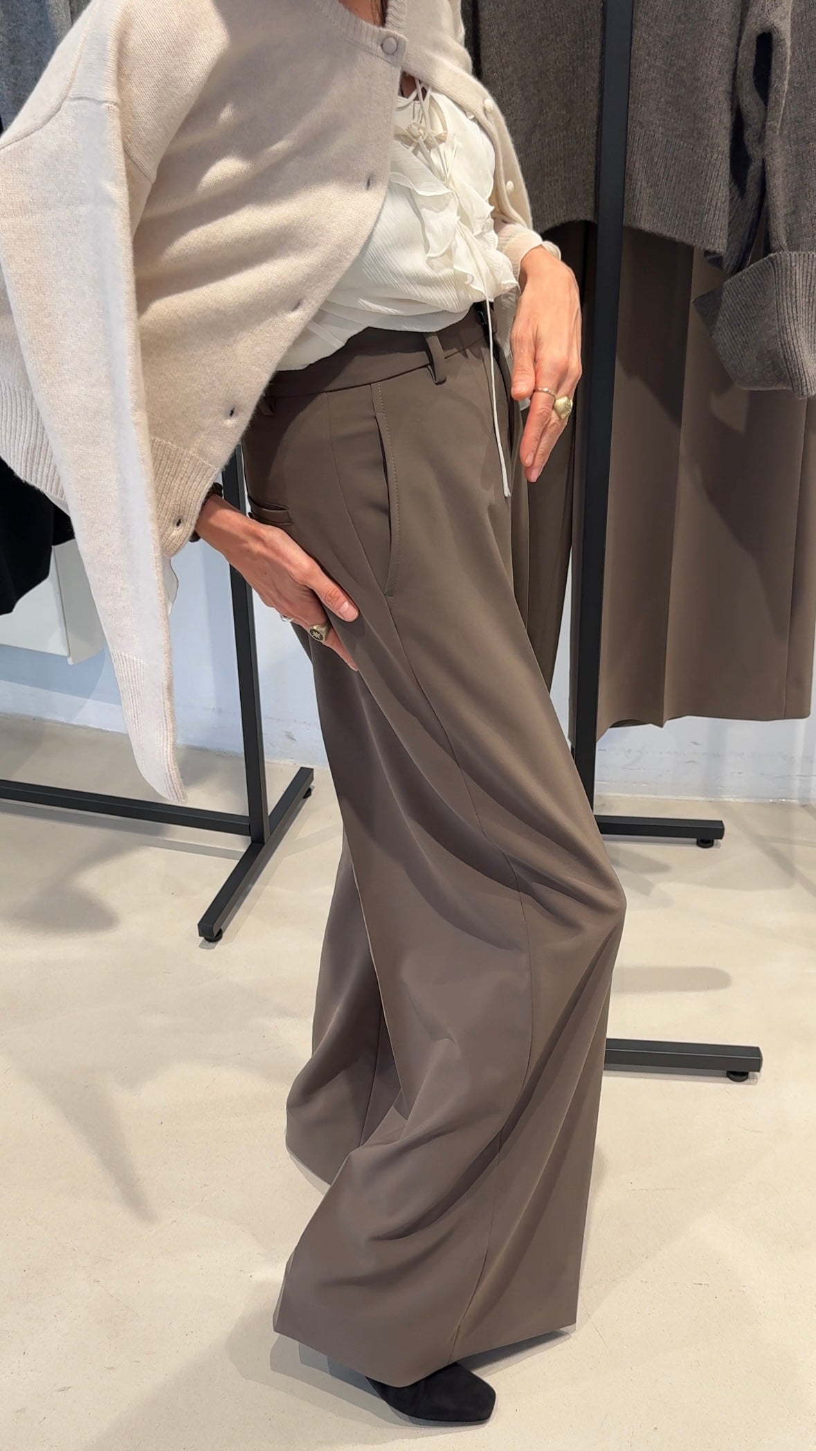 Hose Ivon Fluid Cade in Taupe