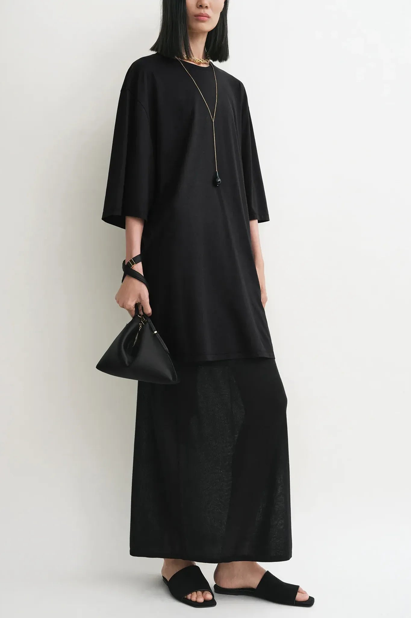 Kleid Relaxed Tee Dress in Black