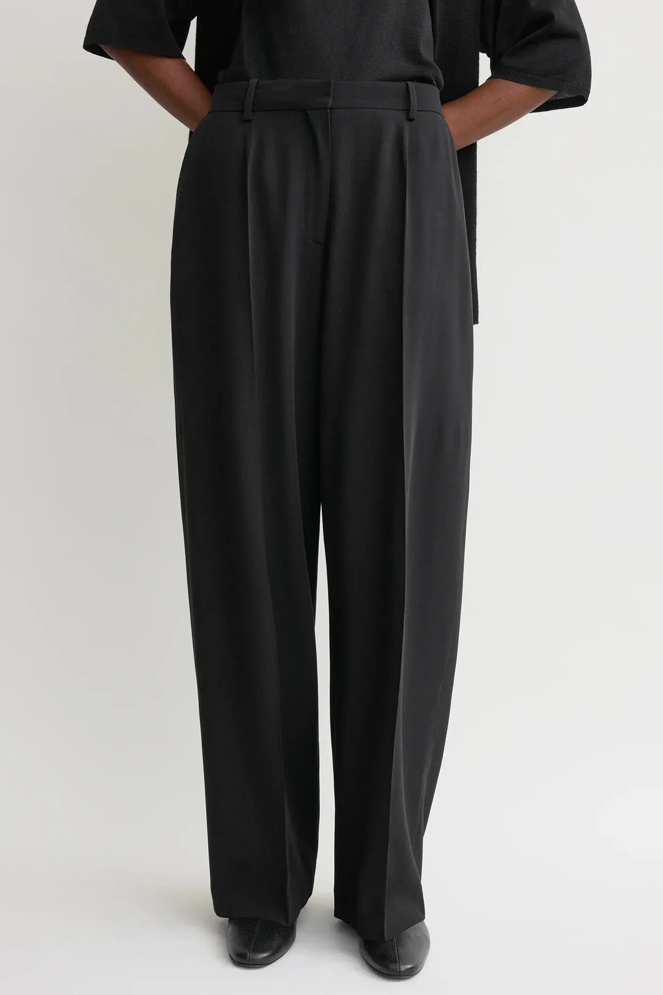 Hose Wide Fluid in Black