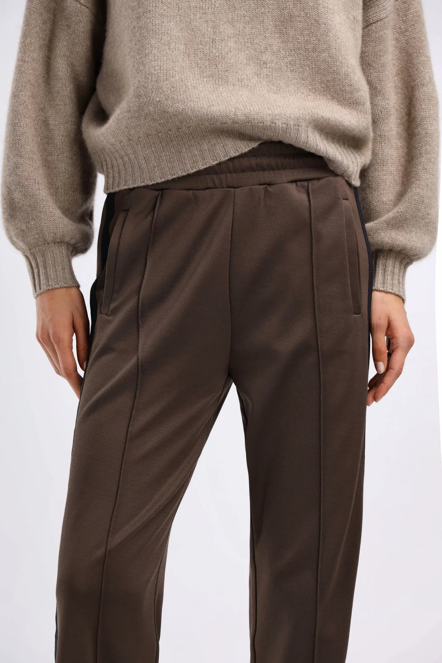 Hose Flores in Brown