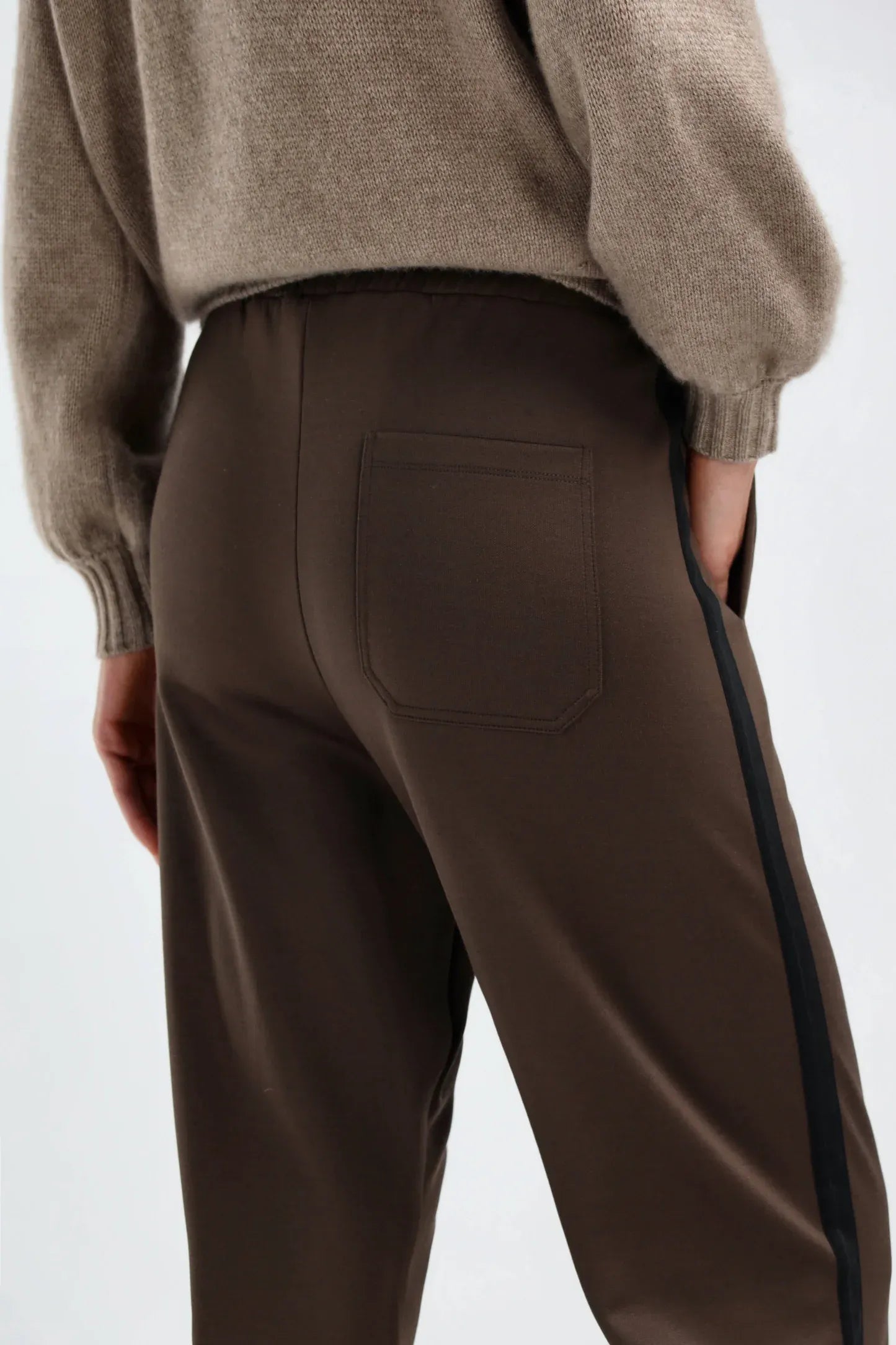 Hose Flores in Brown