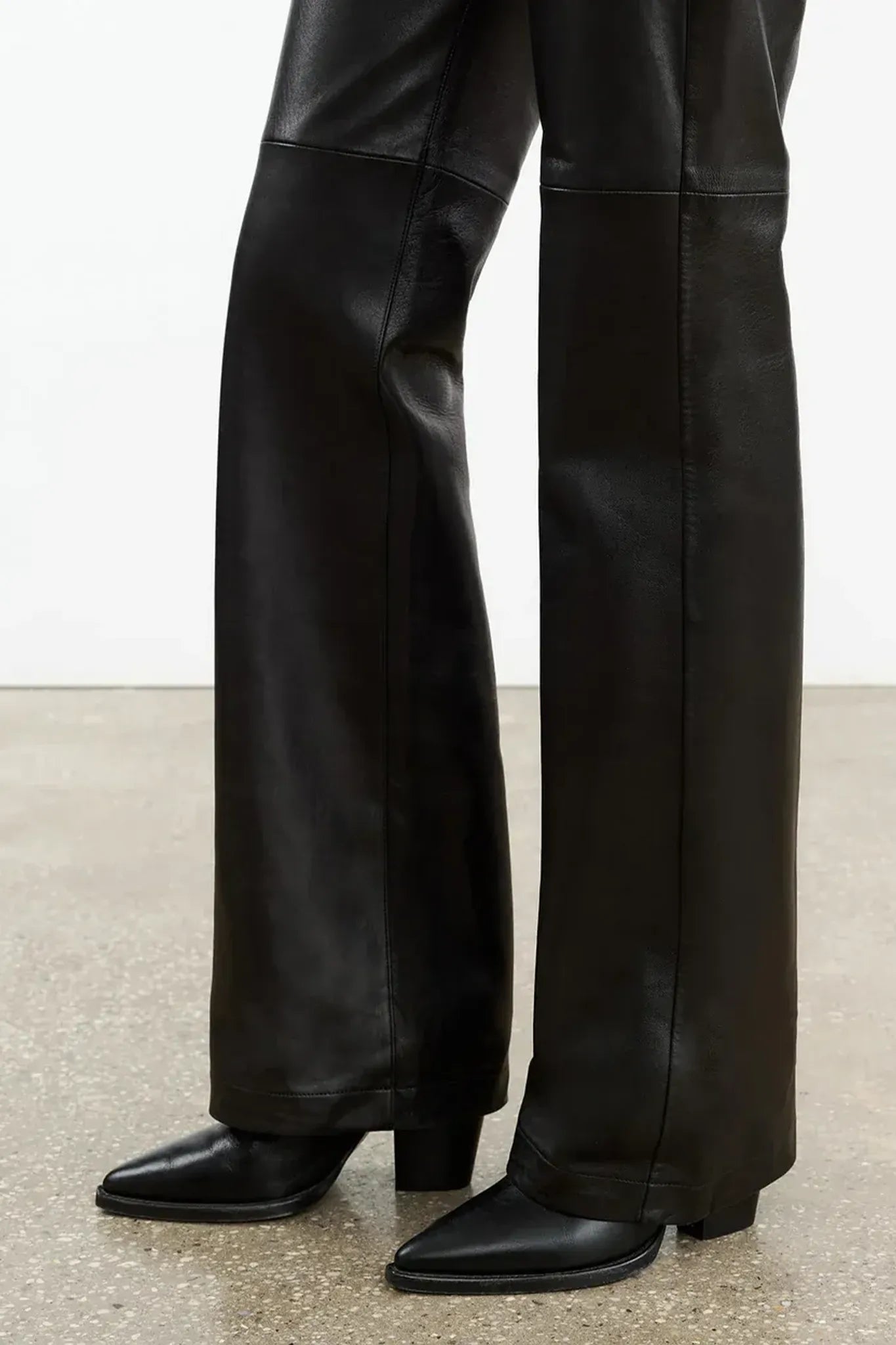 Lederhose Joan in Black