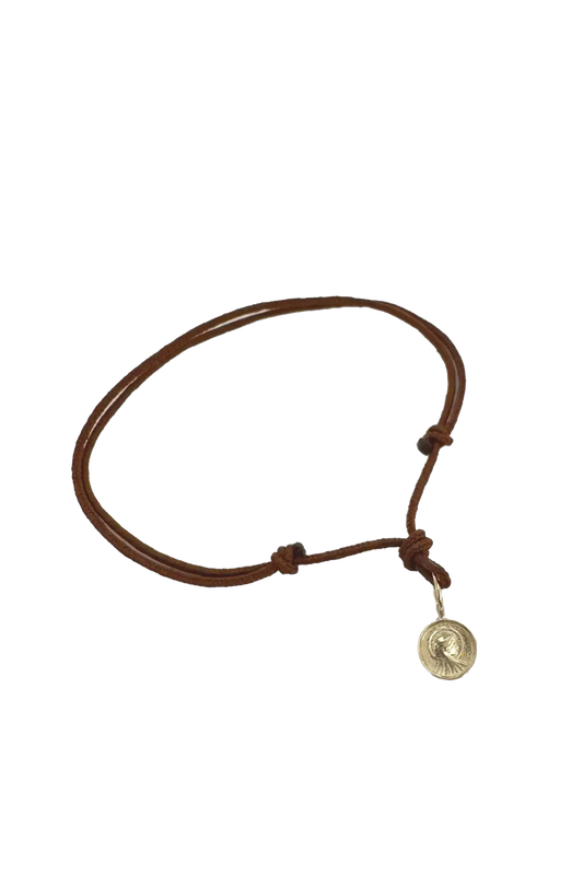 Armband „Madone“ Anhänger in Gold 9K mit braunem Lederband
