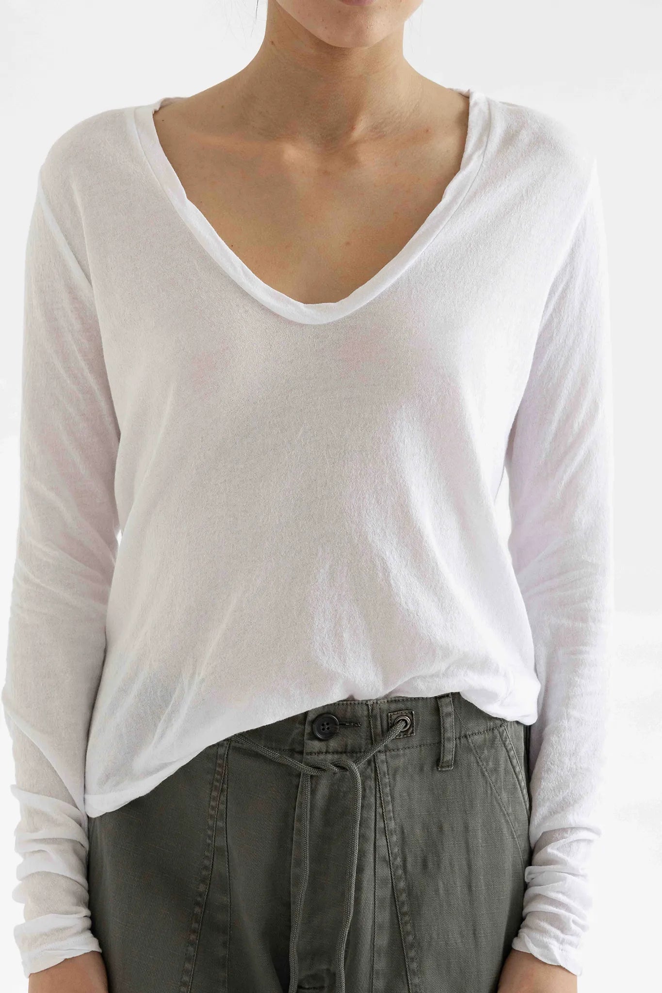 Longsleeve Deep V in weiß