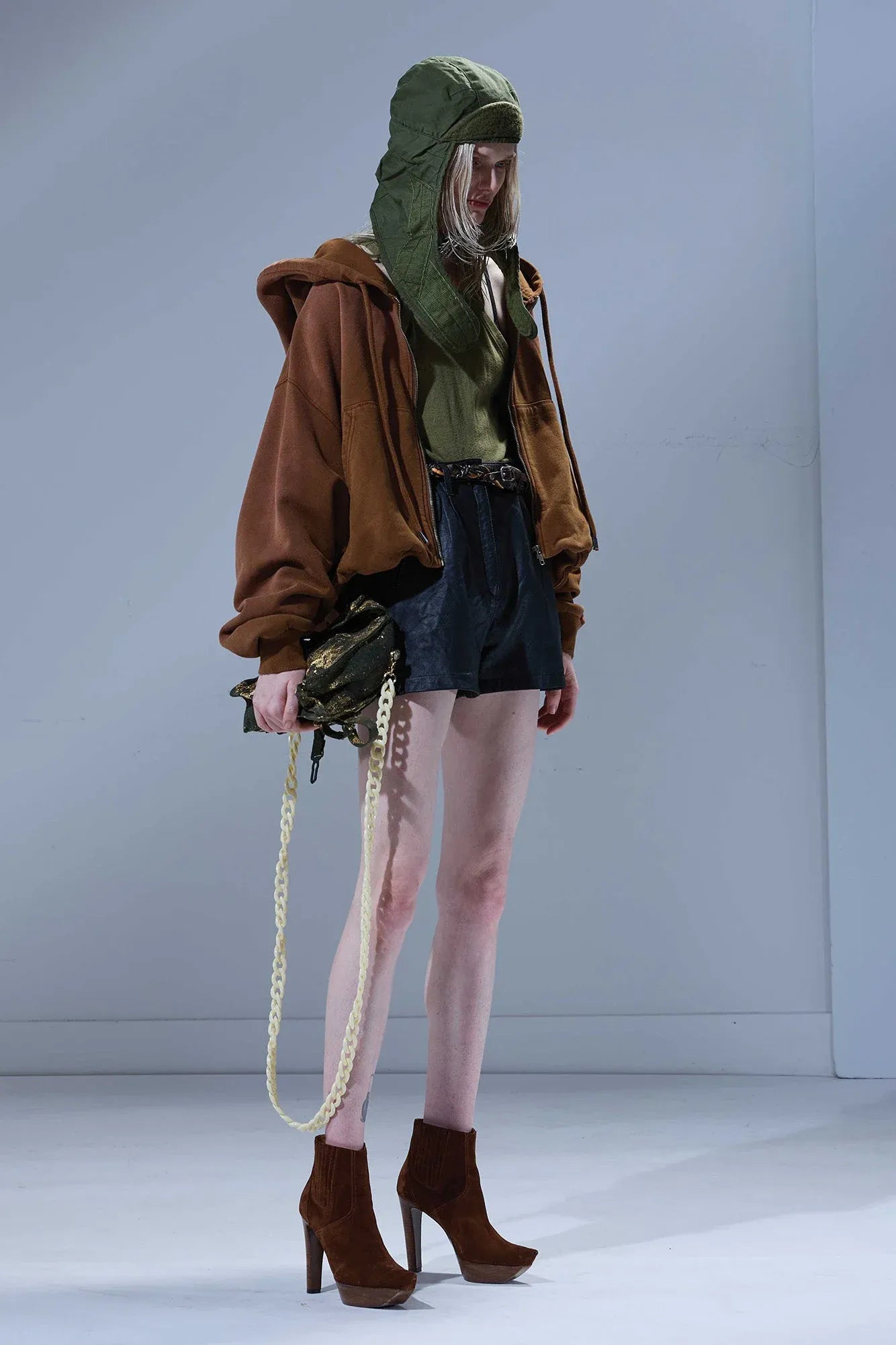 Hoodie Balloon Zip-Up in Light Brown