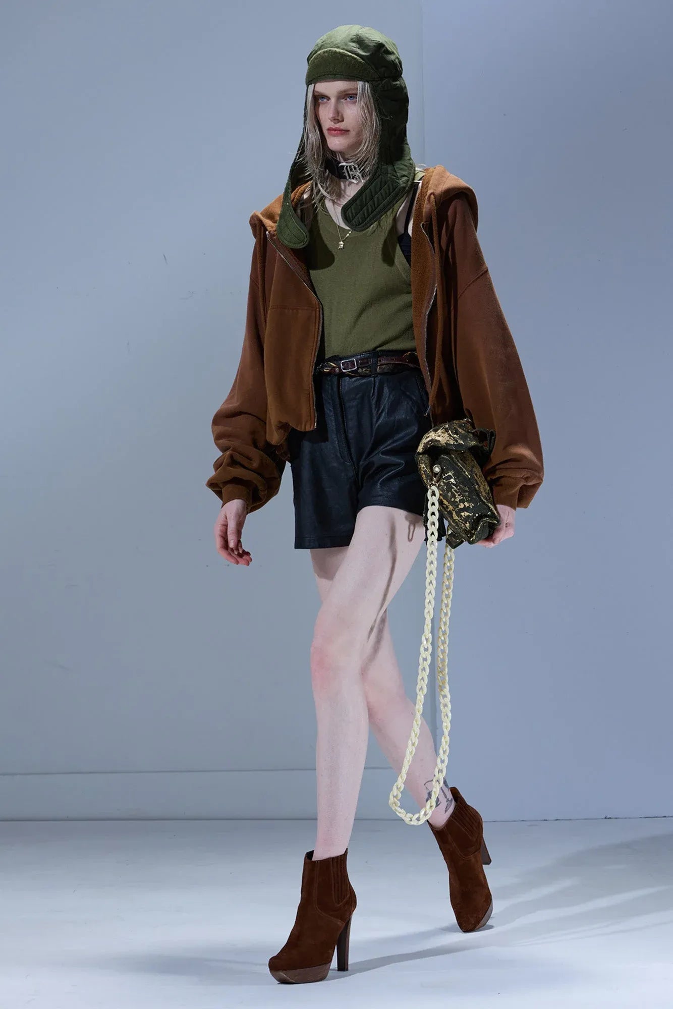 Hoodie Balloon Zip-Up in Light Brown