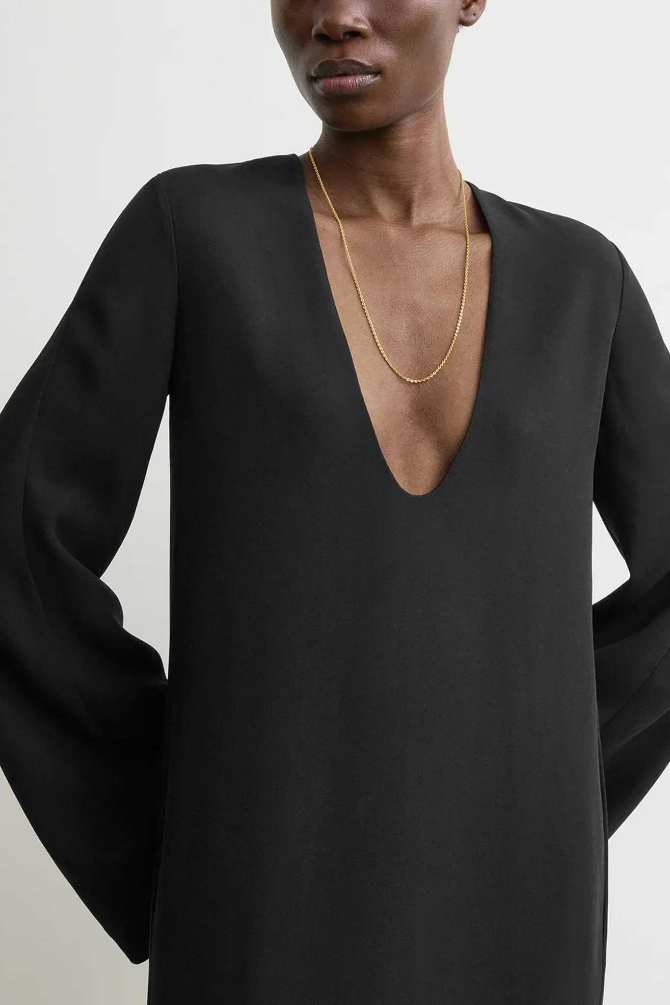 Kleid Short Bell-Sleeve in Black