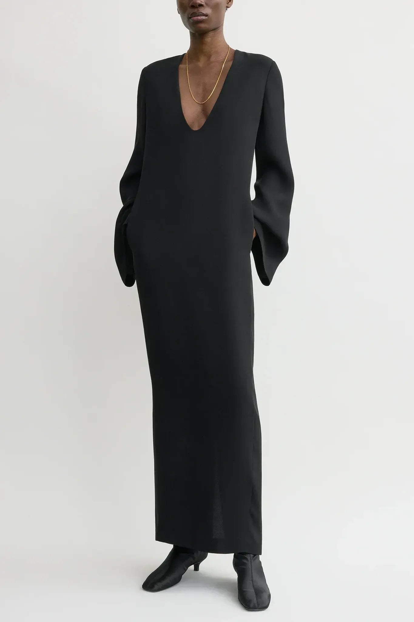 Kleid Short Bell-Sleeve in Black