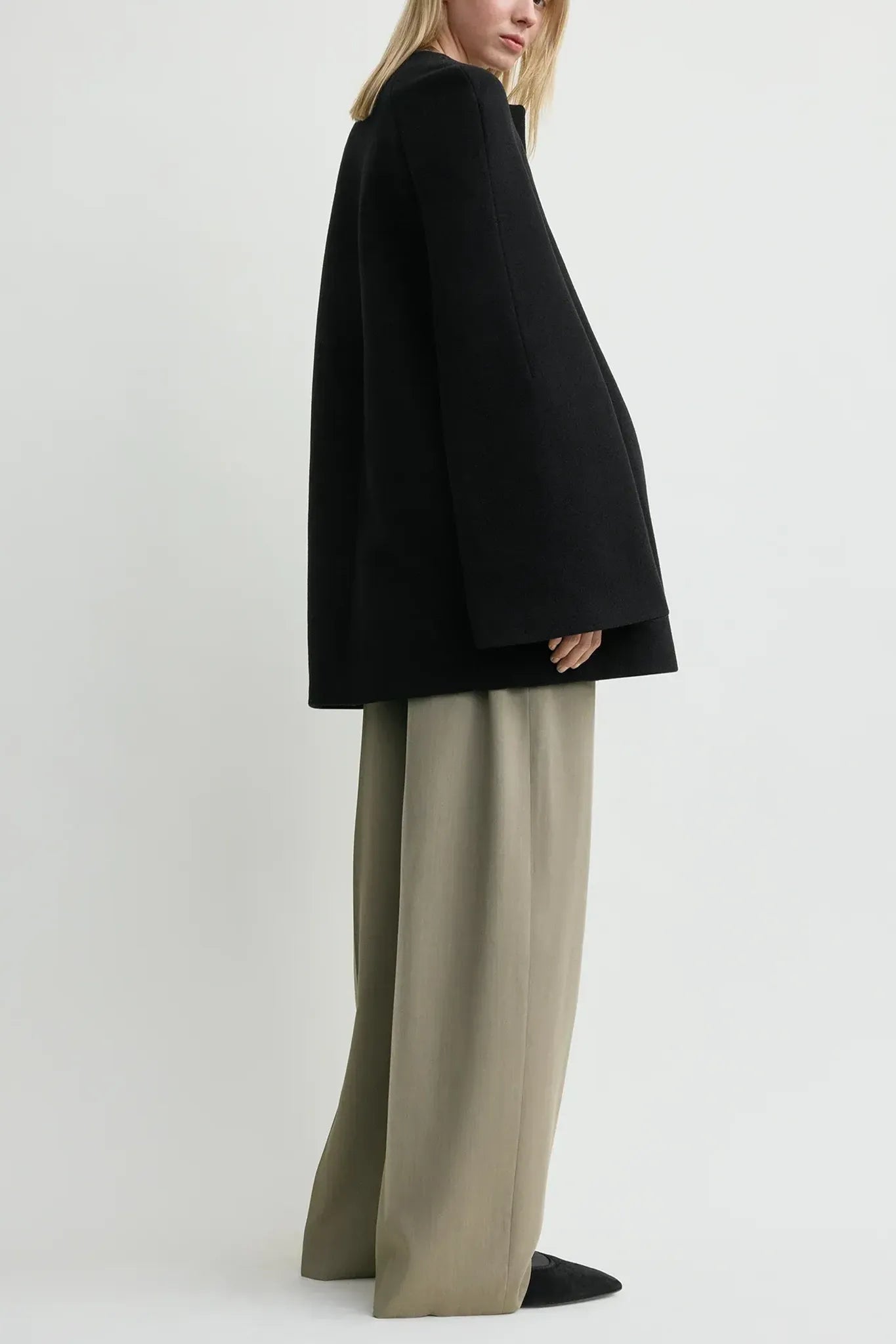 Kurzmantel Bell-Sleeve in Black