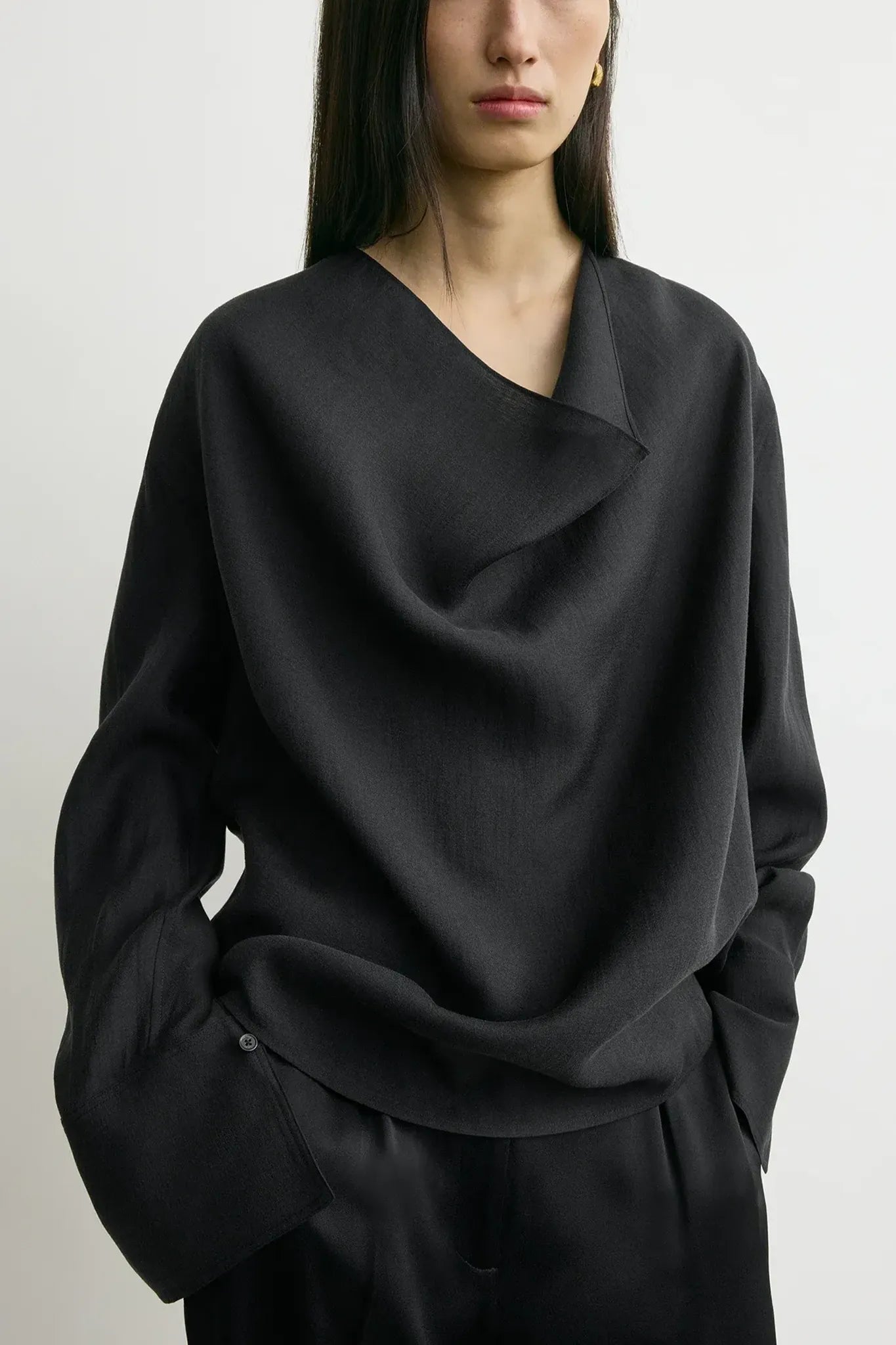 Bluse Cowl in Black