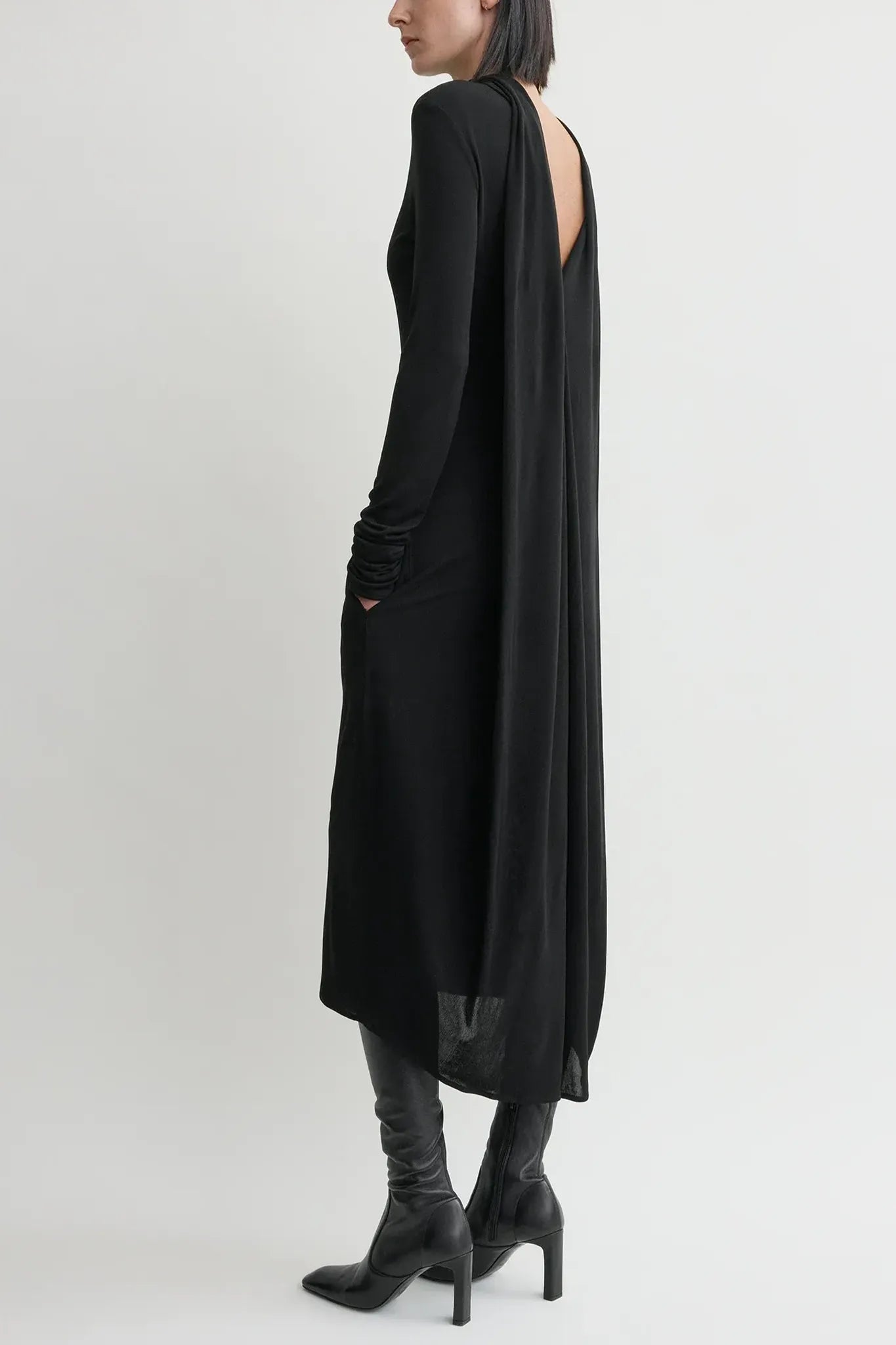 Kleid Cocoon Cape in Black