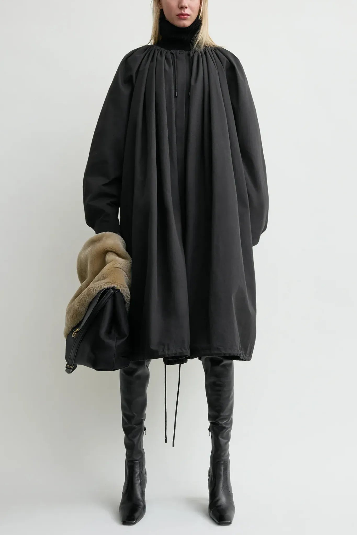 Mantel Gathered Parachute  in Black