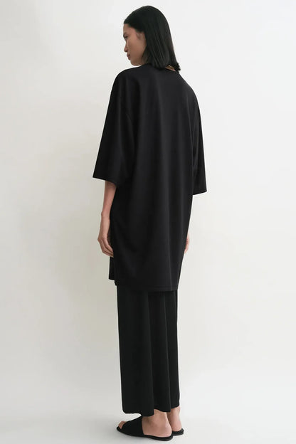 Kleid Relaxed Tee Dress in Black