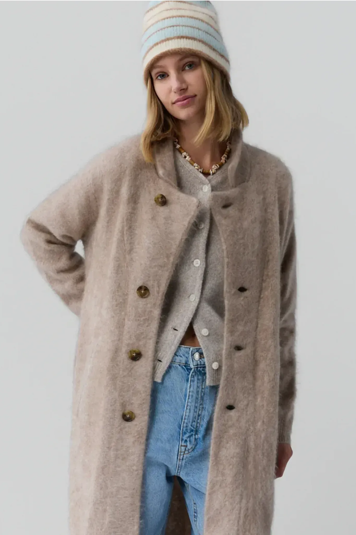 Mantel Grizzly Wash in Taupe