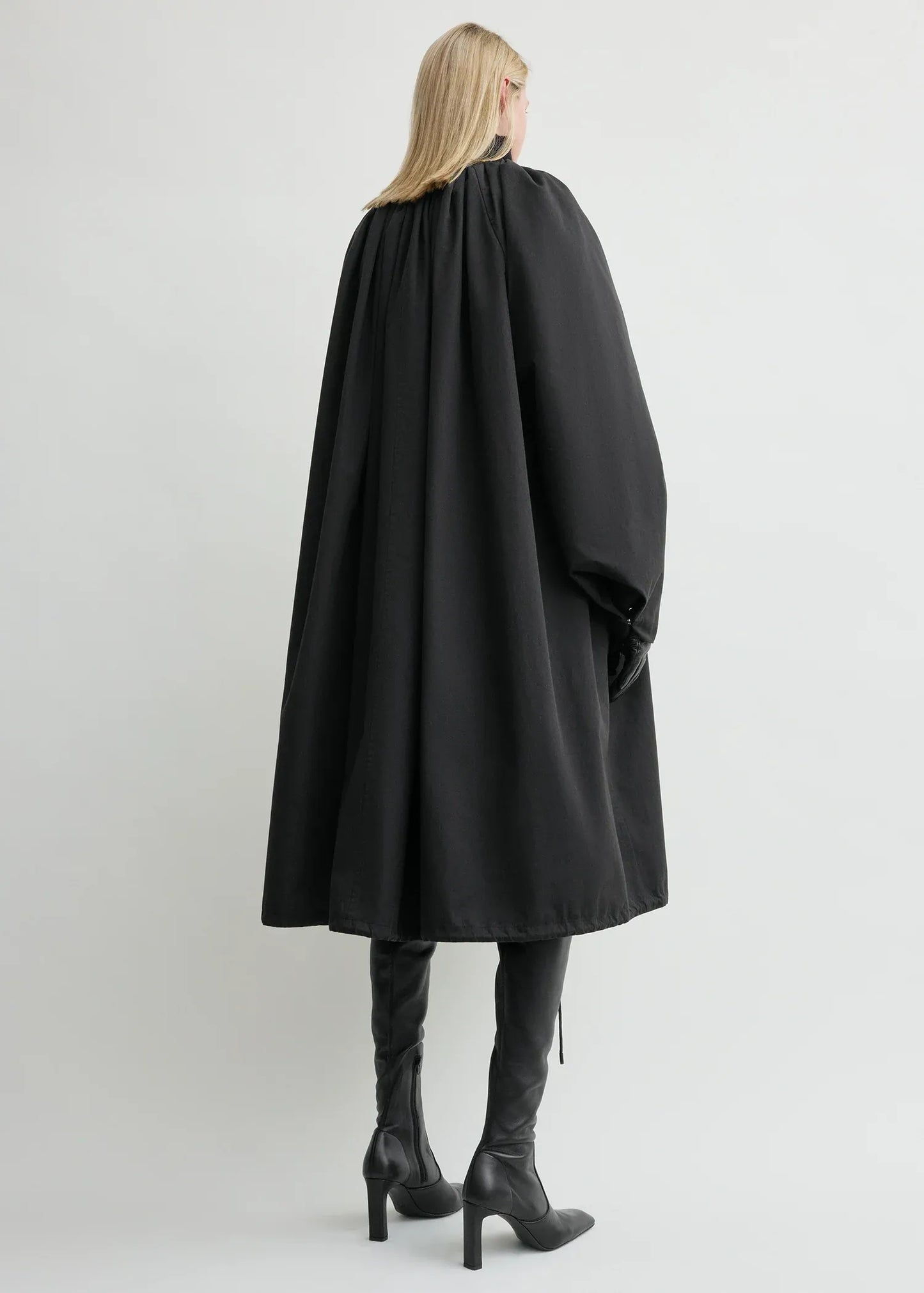 Mantel Gathered Parachute  in Black