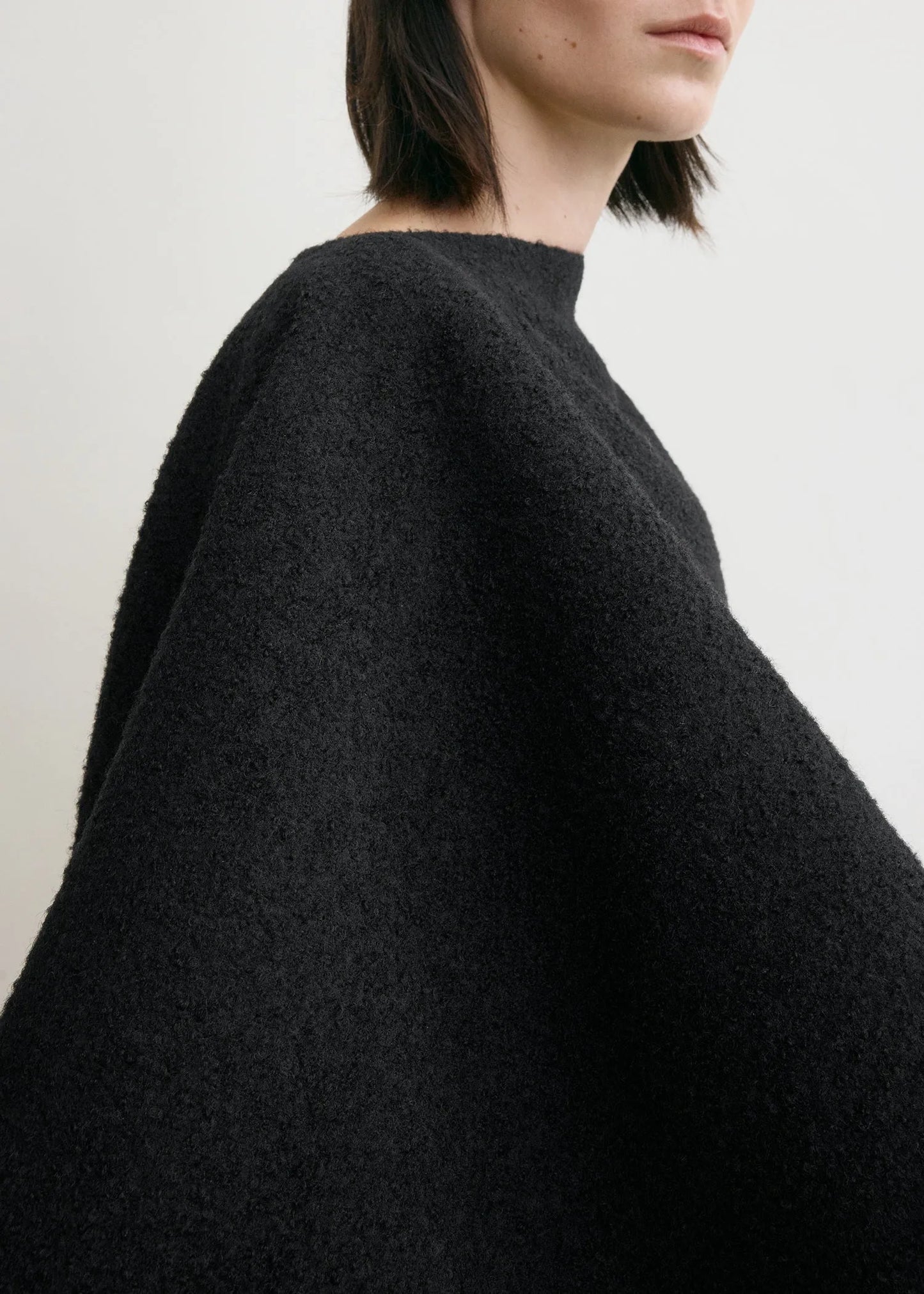 Poncho Fringe in Black