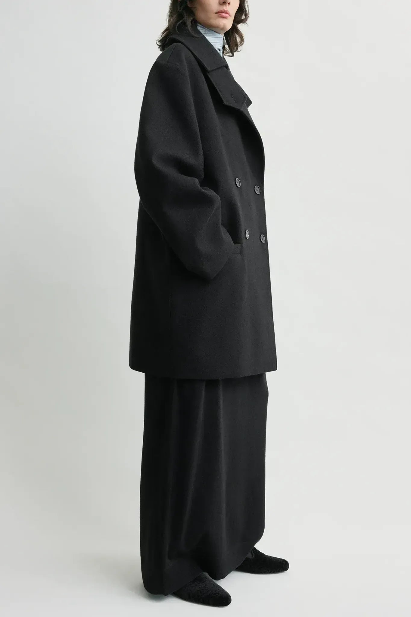 Mantel Broad Peacoat in Black