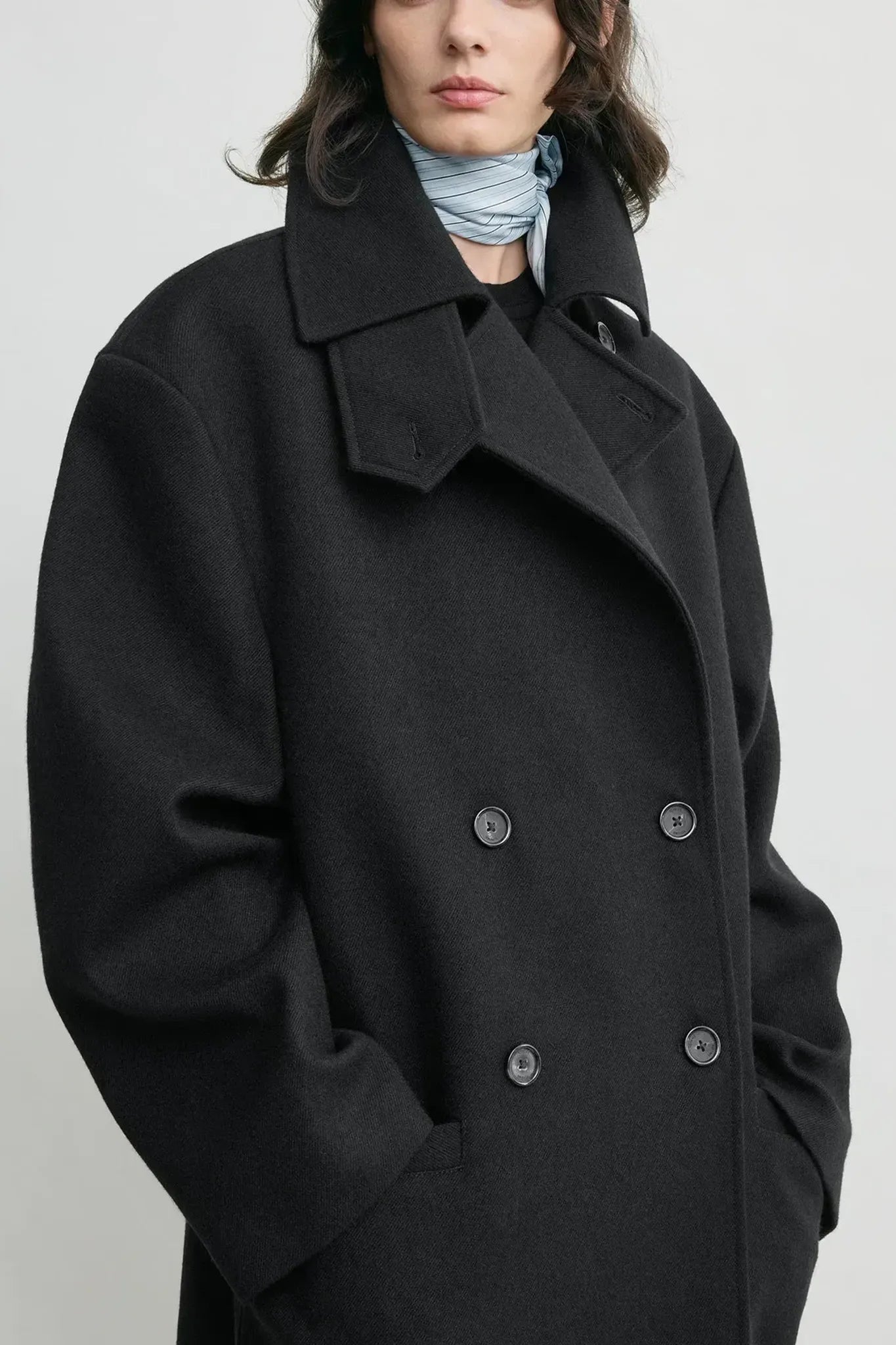 Mantel Broad Peacoat in Black